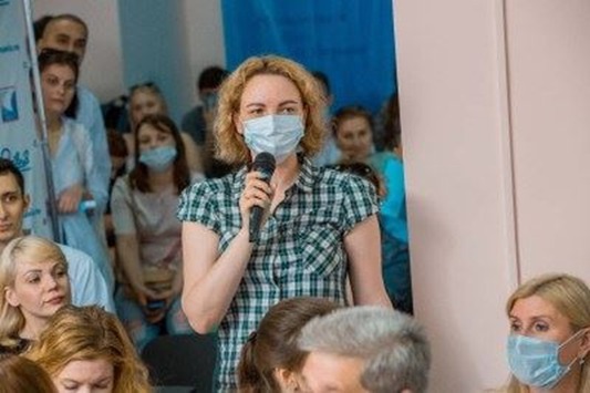 В губернии проходят встречи выпускников - медиков с руководителями лечебных учреждений
