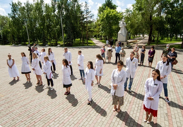 Свыше 700 выпускников КрасГМУ он-лайн приняли Клятву врача