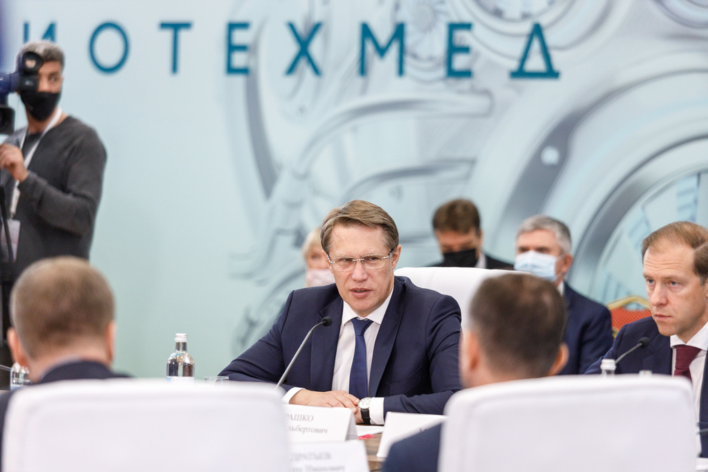 Михаил Мурашко поздравил медицинских работников с Международным Днем врача