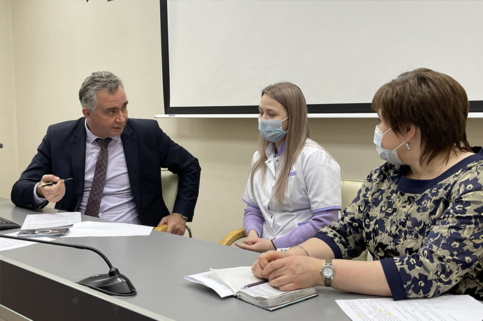 В Кировской области продолжается  работа по привлечению медицинских кадров в отрасль