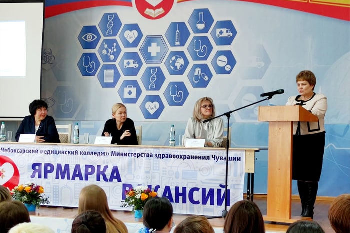 В "Ярмарке вакансий" Канашского филиала медколледжа приняли участие представители 18 медорганизаций Чувашской Республики-Чувашии