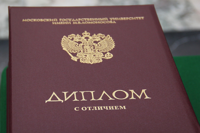 Дипломы с отличием вручили десяти выпускникам Вологодского областного медицинского колледжа