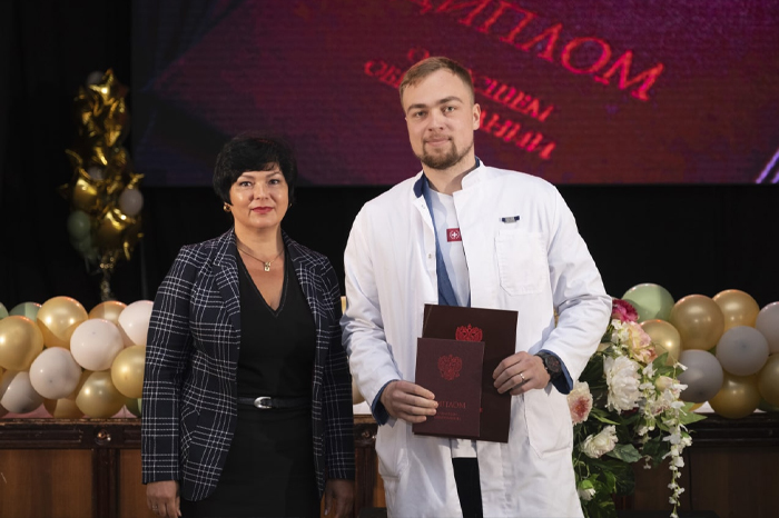 В Кузбассе вручили дипломы выпускникам медицинского университета