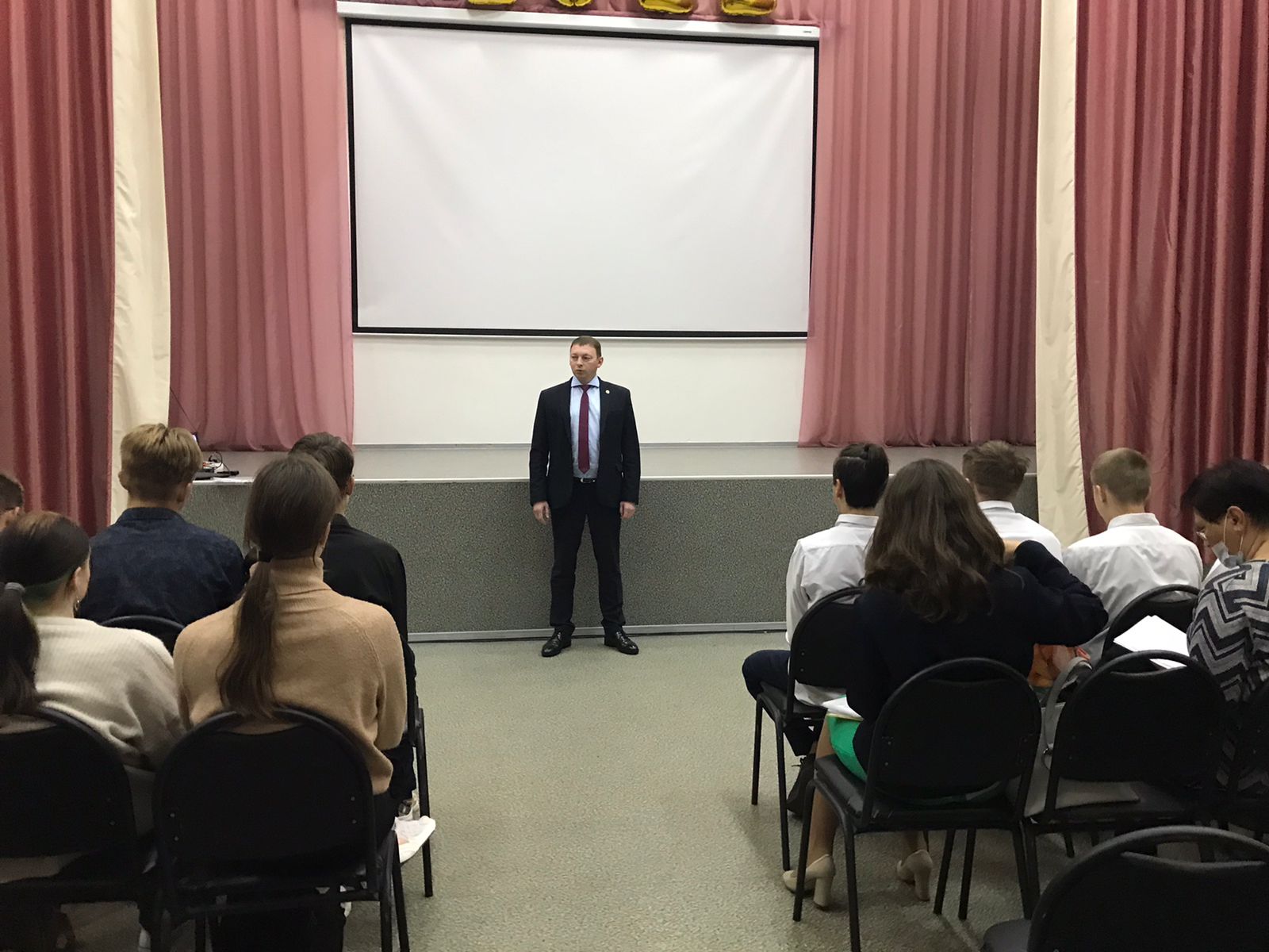 Валерий Яковлев пообщался со школьниками из Валдая