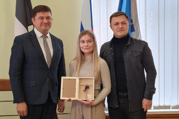 Семья врачей получила ключи от квартиры в Сарапуле