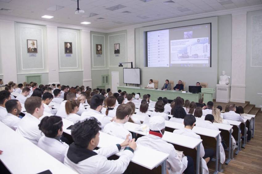 БОЛЕЕ 400 ПЕРВОКУРСНИКОВ МЕДИНСТИТУТА БЕЛГУ ПРОХОДЯТ ПРАКТИКУ В МЕДУЧРЕЖДЕНИЯХ БЕЛГОРОДСКОЙ ОБЛАСТИ