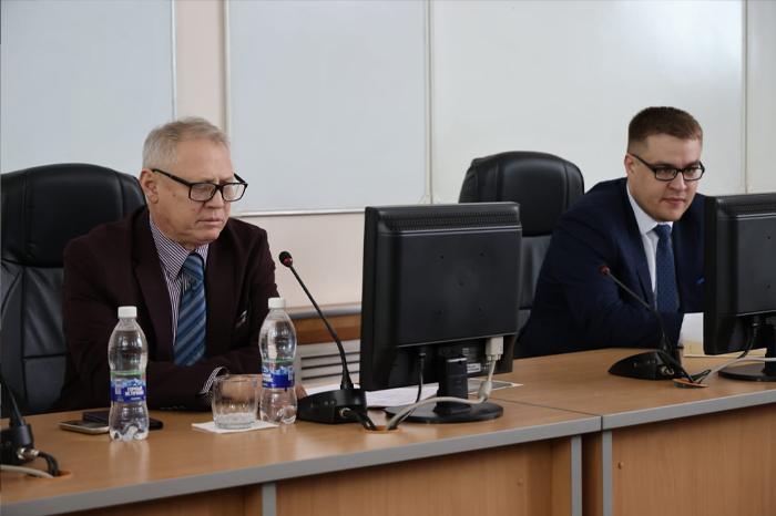 Министр здравоохранения Республики Алтай Валерий Елыкомов принял участие во встрече со старшеклассниками Горно-Алтайска
