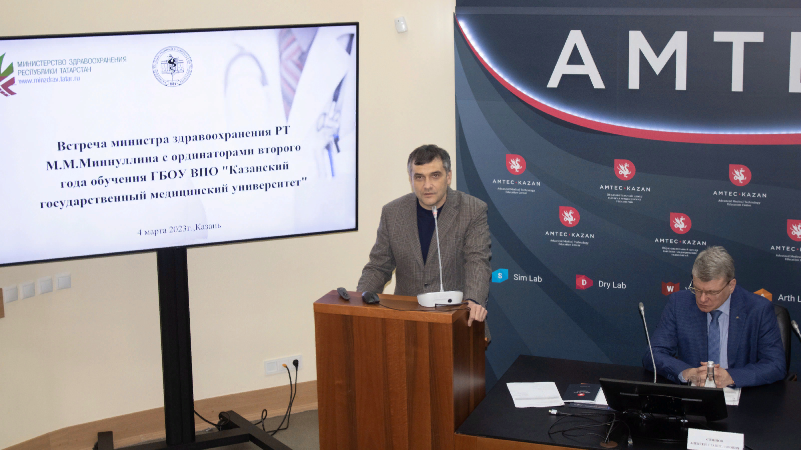 Министр здравоохранения встретился с ординаторами медицинского университета