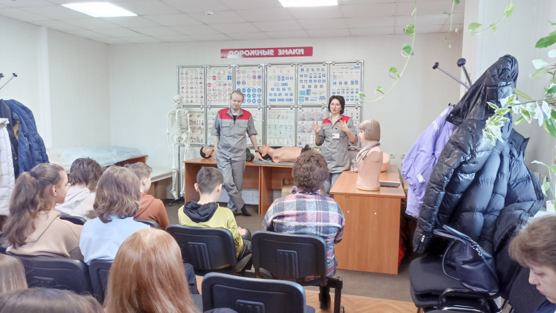СТАНЦИЮ «СКОРОЙ ПОМОЩИ» СУРГУТА ПОСЕТИЛИ ШКОЛЬНИКИ