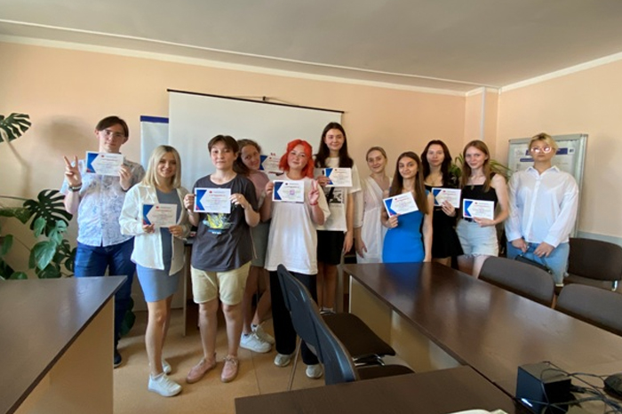 Волонтеры назаровской «Школы медицинского добровольчества» успешно завершили учебный год