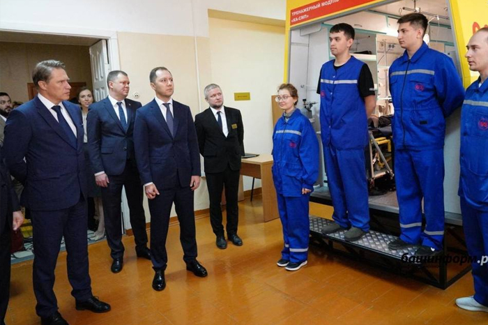Михаил Мурашко посетил Уфимский медицинский колледж