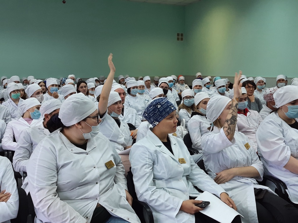 Этой осенью в поликлиники и больницы края трудоустроился 351 выпускник