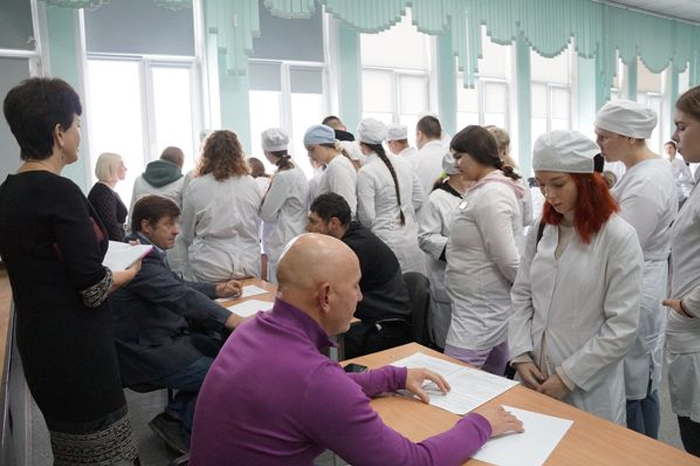 В Красноярском базовом медицинском колледже состоялась встреча студентов с потенциальными работодателями