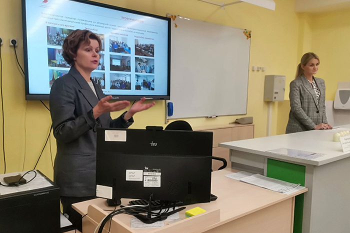 КОМАНДА ПОЛИКЛИНИКИ ПРОВЕЛА ДЛЯ ШКОЛЬНИКОВ ПРОФОРИЕНТАЦИОННОЕ МЕРОПРИЯТИЕ