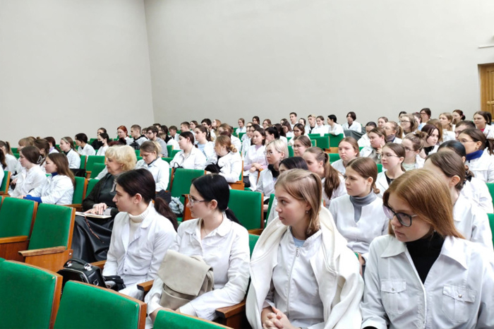 В Йошкар-Олинском медицинском колледже состоялась встреча главных медицинских сестер медорганизаций республики со старшекурсниками колледжа