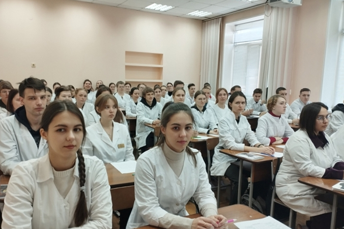 На диалоговой площадке Канского медицинского техникума выпускникам рассказали о технологиях поиска работы