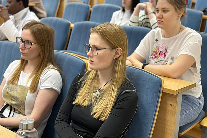 Ординаторы Кировского медуниверситета высоко оценили новые меры поддержки медицинских кадров