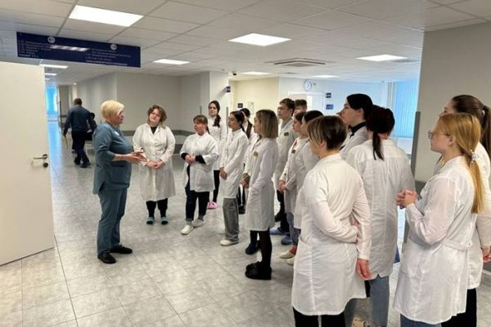 В поликлинике Красноярской межрайонной больницы №2 прошел «День открытых дверей» для будущих выпускников колледжа