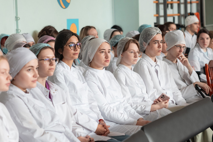 Представители окружной больницы приняли участие в ярмарке вакансий