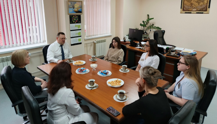 Главный врач больницы провел встречу с вновь принятыми специалистами