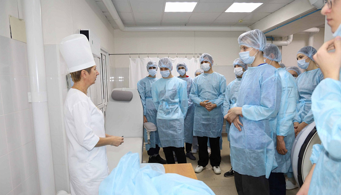 Алейские школьники познакомились с работой медиков одной из краевых больниц
