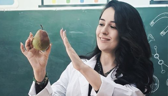 Профориентация со вкусом: педагоги КрасГМУ изучают со школьниками строение растений