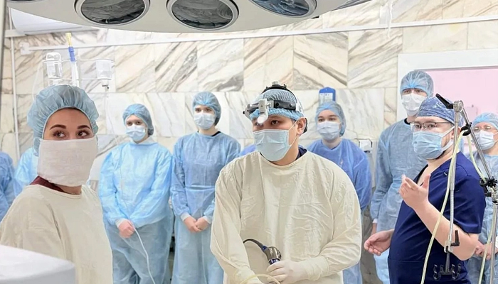 Бийских школьников познакомили с работой врачей-отоларингологов