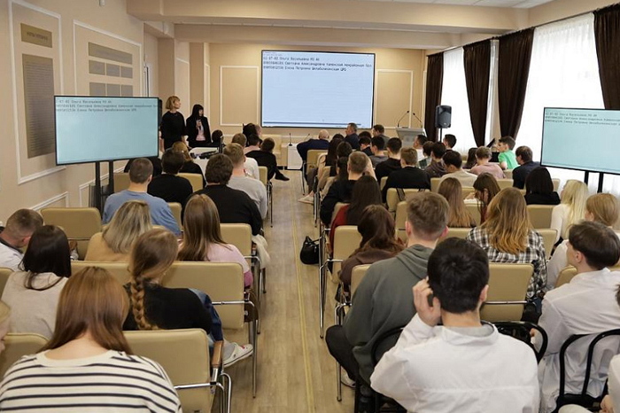 Медицинские кадры для Алтайского края: в АГМУ прошла профориентационная встреча будущих врачей с работодателями