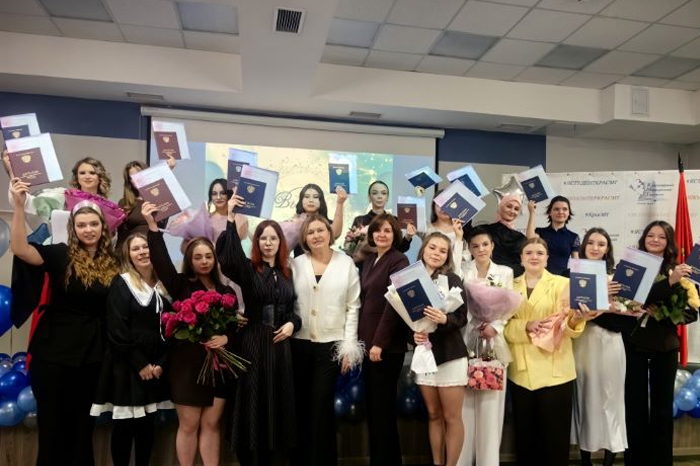 В Красноярском медицинском техникуме состоялось торжественное вручение дипломов по специальности «Акушерское дело»