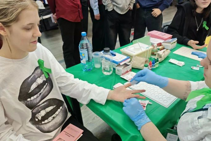 КрасГМУ устроил для школьников из Железногорска и Сосновоборска настоящее погружение в мир медицины