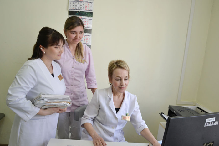 В Городской клинической больнице №1 наставники помогают вчерашним выпускникам стать профессионалами