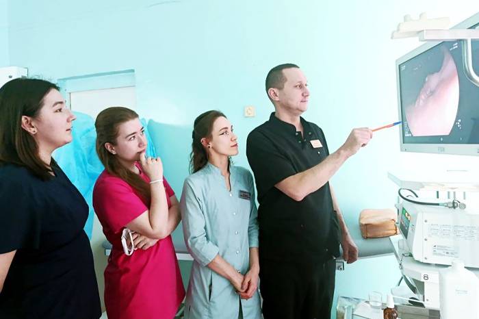Благодаря институту наставничества эндоскопическое отделение Центральной городской больницы усилили 3 молодых врача