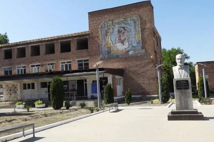 В Прохладном начался капитальный ремонт детской поликлиники